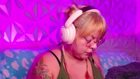 Snapshot of satyn_doll chatting on October 5, 10:15 pm Gina George online show from October 5, 10:15 pm
