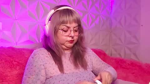 Gina George online show from November 17, 11:38 pm