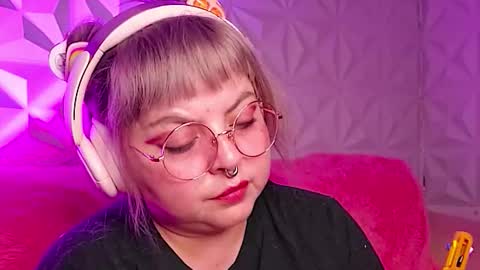 Gina George online show from November 6, 1:55 am