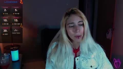 Snapshot of saucy_jenn1 chatting on December 15, 1:57 am I AM JENN  online show from December 15, 1:57 am