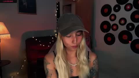 Snapshot of saucy_jenn1 chatting on February 22, 3:01 am I AM JENN  online show from February 22, 3:01 am