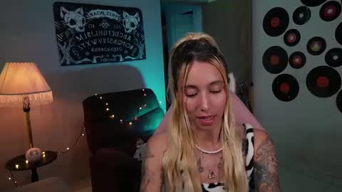 Snapshot of saucy_jenn1 chatting on March 9, 3:01 am I AM JENN  online show from March 9, 3:01 am