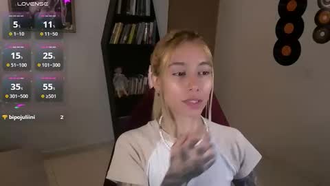 Snapshot of saucy_jenn1 chatting on October 5, 3:55 am I AM JENN  online show from October 5, 3:55 am