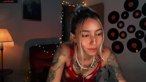 Snapshot of saucy_jenn1 chatting on February 23, 3:39 am I AM JENN  online show from February 23, 3:39 am