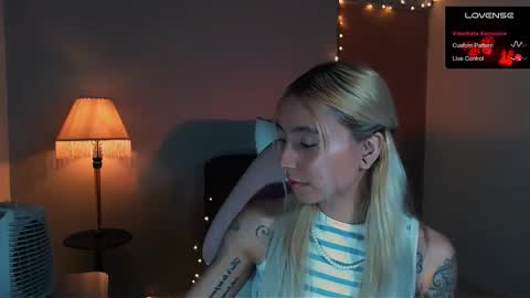 Snapshot of saucy_jenn1 chatting on January 17, 2:50 am I AM JENN  online show from January 17, 2:50 am