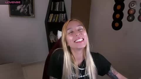 Snapshot of saucy_jenn1 chatting on October 4, 3:45 am I AM JENN  online show from October 4, 3:45 am