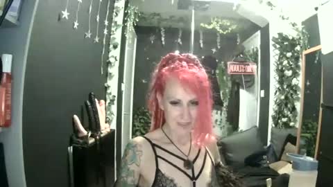 SaucySky online show from June 25, 10:00 pm