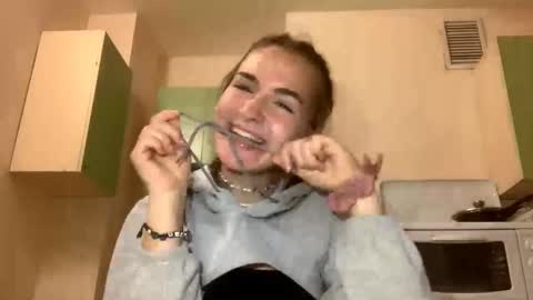 Snapshot of saundrayeeloy chatting on October 20, 3:15 pm Martha online show from October 20, 3:15 pm