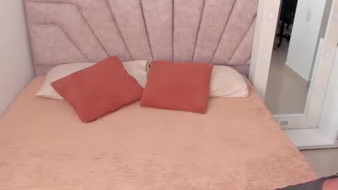 Savannahwildee online show from February 20, 1:34 pm