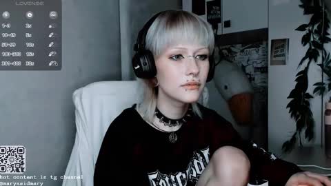 pronoun she. name Mary. age 21. online show from October 18, 6:53 pm