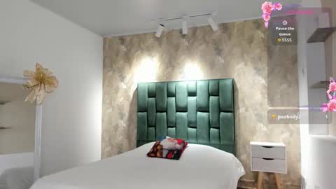 Saya Amaretto  online show from November 27, 9:17 pm