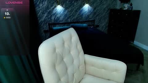 Anges online show from December 3, 1:52 am