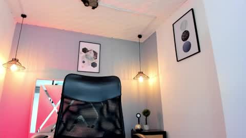 scarlet__69 online show from April 24, 3:31 am