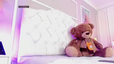 scarlet hill online show from December 5, 2:00 pm