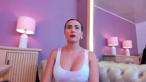 Scarlet Edwars online show from March 10, 1:00 pm