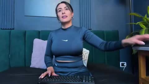 Scarlet Edwars online show from October 14, 8:22 pm