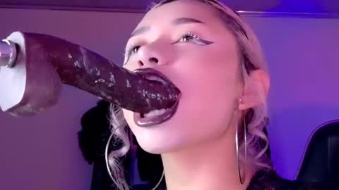 scarlet_gold online show from July 11, 10:21 pm