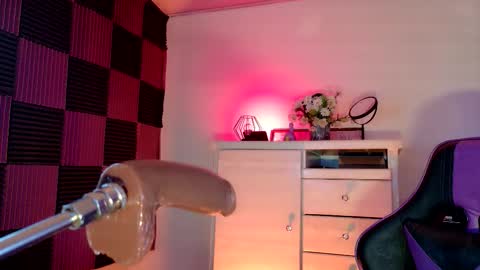 Snapshot of scarlet_gold chatting on October 12, 4:15 am scarlet_gold online show from October 12, 4:15 am