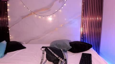 scarlet_vixen_ online show from July 24, 12:36 pm
