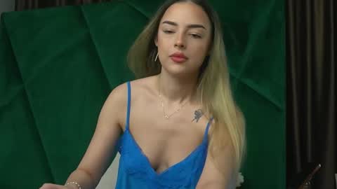 Scarlet online show from November 18, 12:00 am