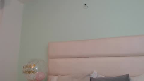 scarlet  online show from February 18, 12:59 pm