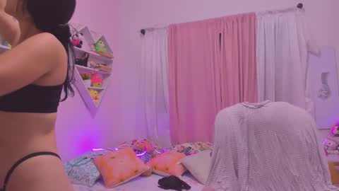 Snapshot of scarletliz chatting on February 24, 12:03 pm Scarletliz online show from February 24, 12:03 pm