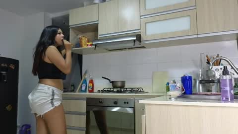 scarletrose00 online show from April 3, 11:25 pm