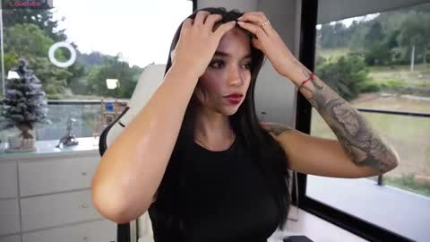 juli online show from December 18, 9:30 pm