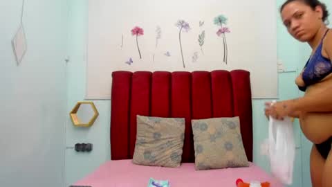 scarlett_fox20 online show from July 31, 9:05 pm