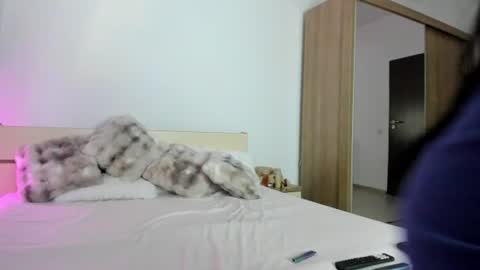 scarlettjakobs online show from June 28, 5:25 am