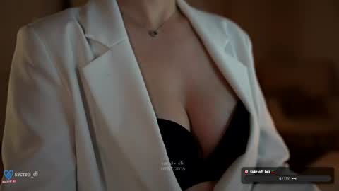 Eliz online show from July 9, 8:33 pm
