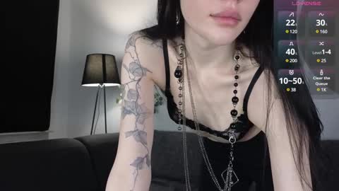 Snapshot of seduced_by_sara chatting on January 22, 10:06 pm Sara online show from January 22, 10:06 pm