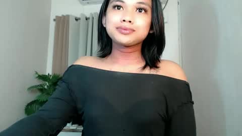 Deluxe online show from June 8, 7:14 pm