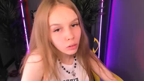 Snapshot of selen_hells_weet chatting on October 3, 5:07 pm Selena online show from October 3, 5:07 pm
