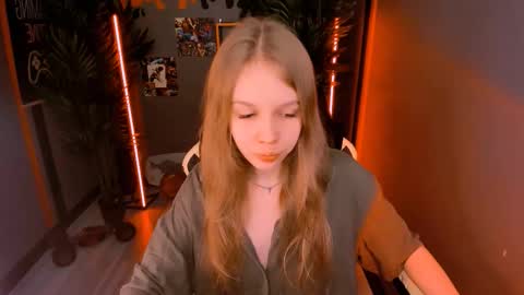Snapshot of selen_hells_weet chatting on October 19, 3:47 pm Selena online show from October 19, 3:47 pm