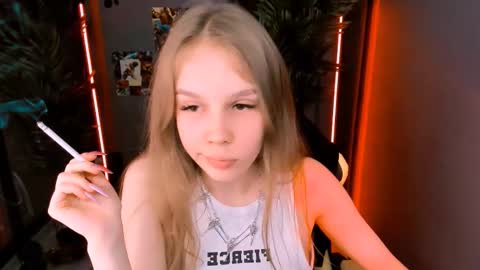 Snapshot of selen_hells_weet chatting on October 1, 9:09 pm Selena online show from October 1, 9:09 pm