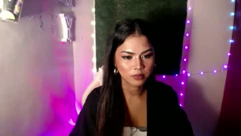 selena_fox2000 online show from May 2, 7:00 am