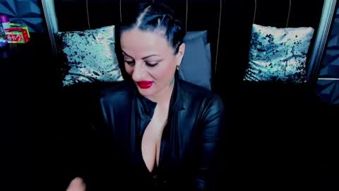 Snapshot of selena_vixen chatting on February 22, 5:23 am Selene online show from February 22, 5:23 am