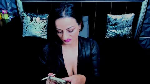 Snapshot of selena_vixen chatting on January 16, 5:53 am Selene online show from January 16, 5:53 am