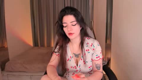 Snapshot of selena_wow_ chatting on October 16, 9:12 am Selena Follow Me online show from October 16, 9:12 am
