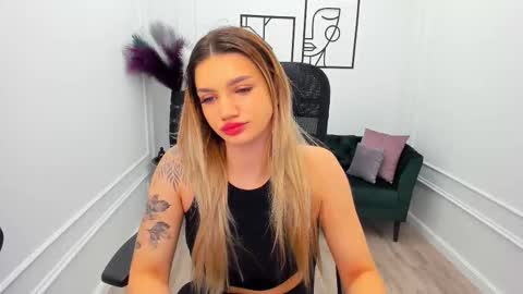 selenaemoore online show from October 3, 4:17 am