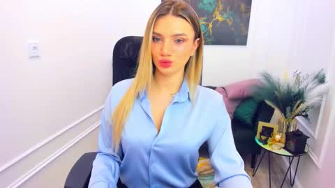 selenaemoore online show from March 4, 3:35 am