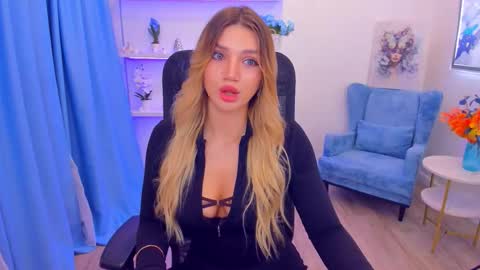 selenaemoore online show from November 9, 7:21 pm