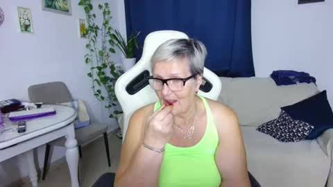 Selenna online show from February 15, 6:40 pm