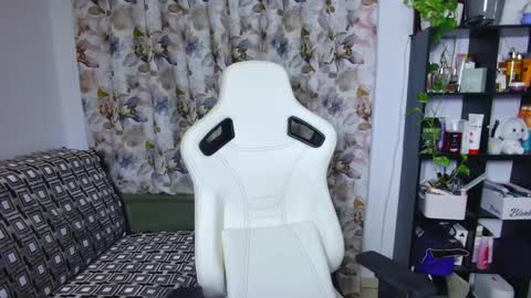 Selenna online show from December 28, 5:46 pm