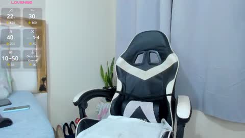 SelennaFox online show from June 25, 5:12 am