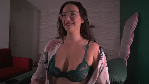 Snapshot of sensual_jassmine chatting on December 4, 4:38 pm Jasmine online show from December 4, 4:38 pm