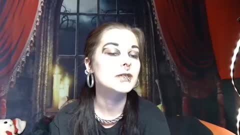 Snapshot of seraphinmunster chatting on March 8, 12:42 am Seraphin Munster online show from March 8, 12:42 am
