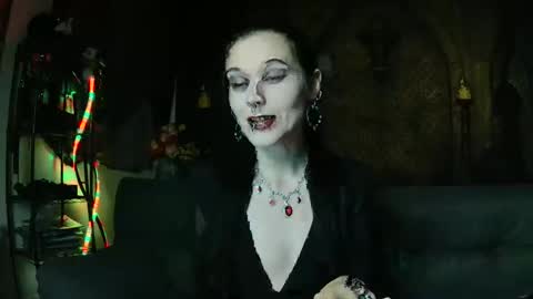 Snapshot of seraphinmunster chatting on September 26, 11:23 pm Seraphin Munster online show from September 26, 11:23 pm