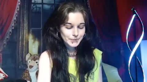 Snapshot of seraphinmunster chatting on February 8, 11:46 pm Seraphin Munster online show from February 8, 11:46 pm